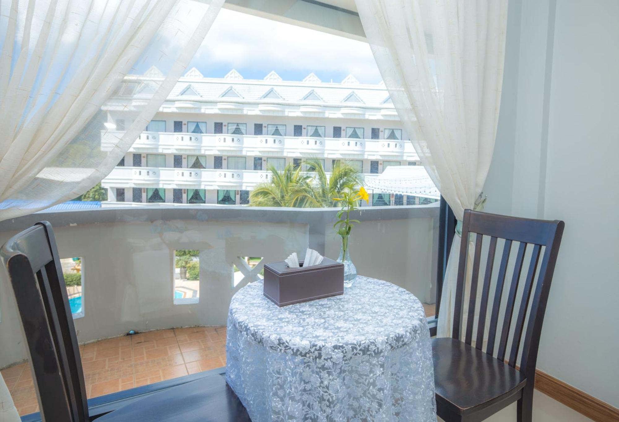 Blue Carina Hotel Phuket Dış mekan fotoğraf