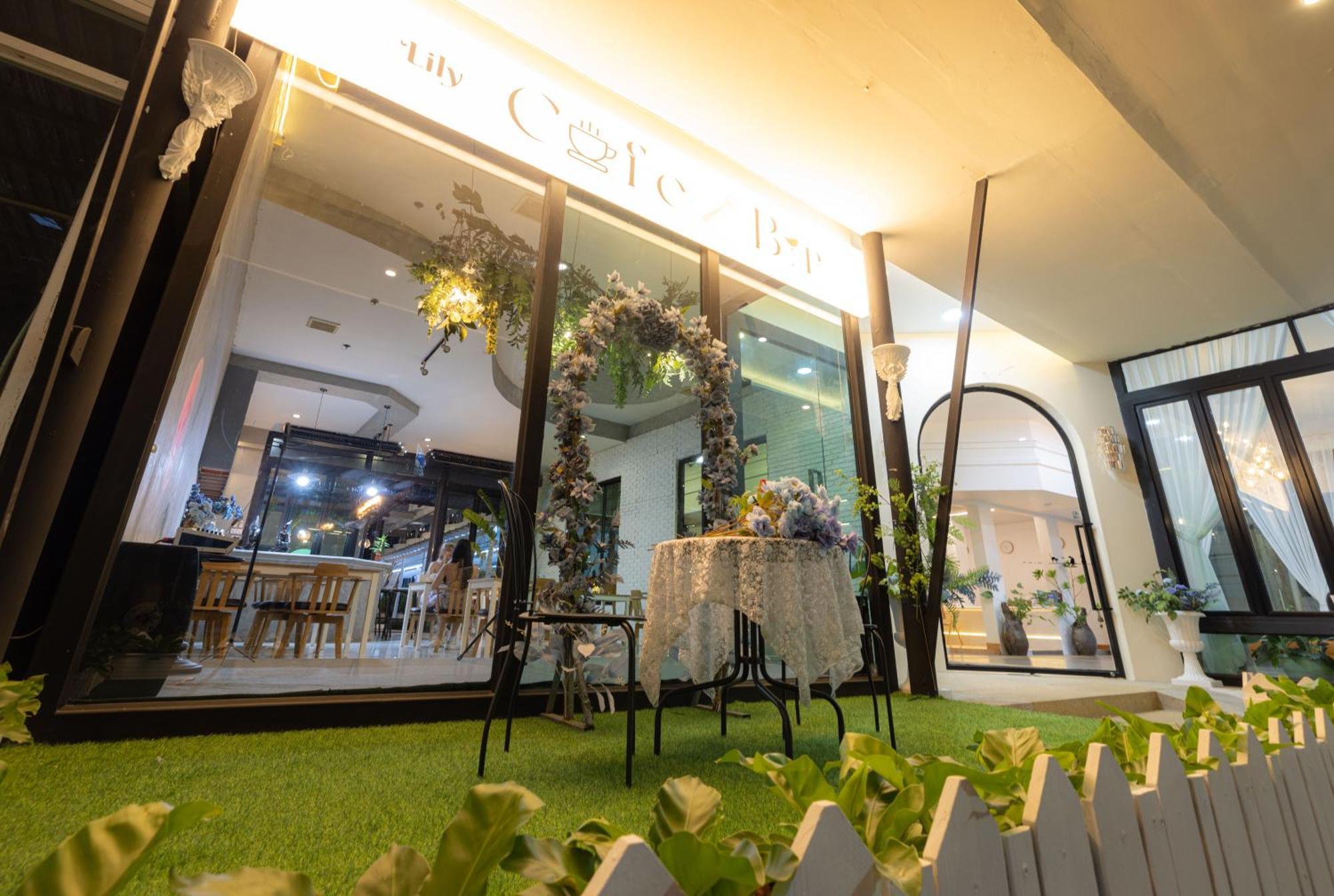 Blue Carina Hotel Phuket Dış mekan fotoğraf